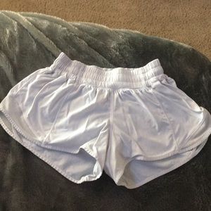Lululemon White Hotty Hot Shorts 2.5
